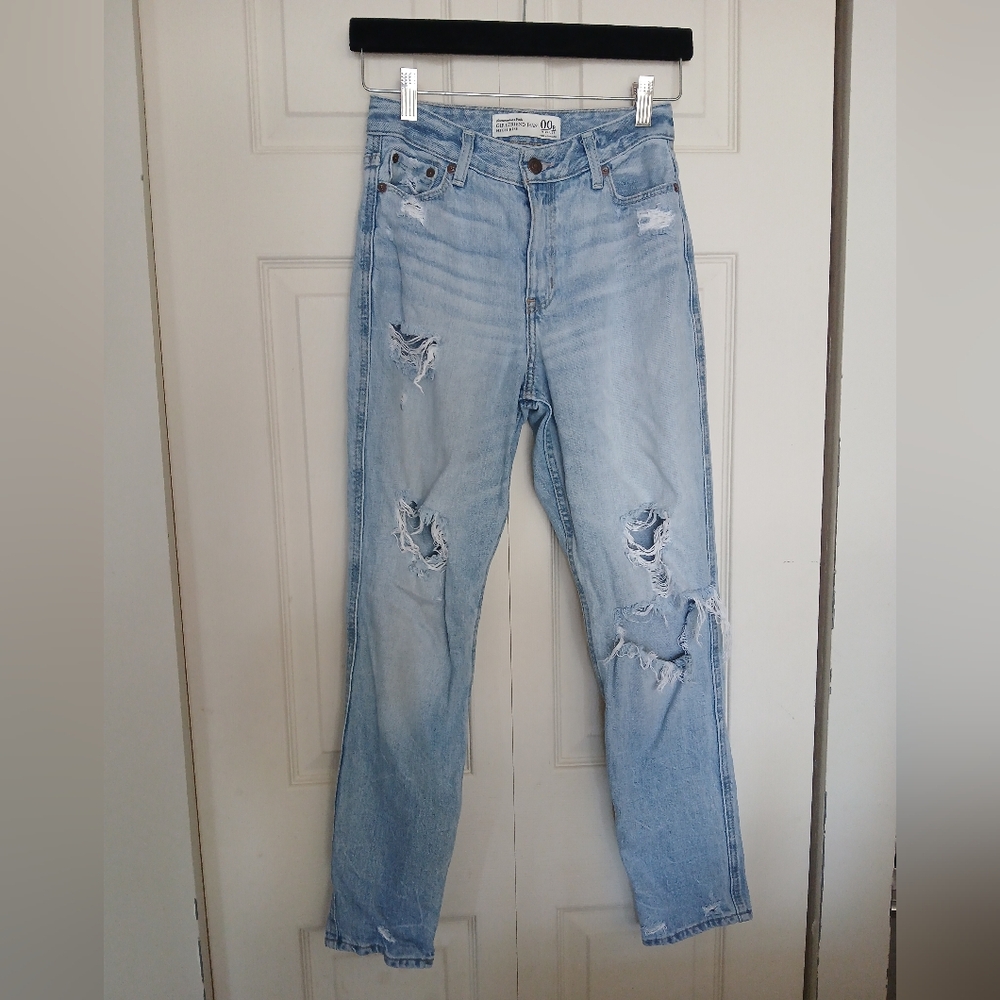 ABERCROMBIE & FITCH Girlfriend High Rise Light Distressed Jeans, Size 00R